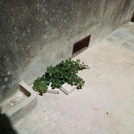 לינה וארוחת בוקר קסטריניאנו דל קאפו Cortile Calinea מראה חיצוני תמונה