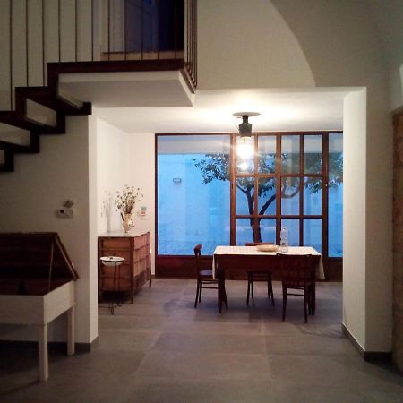 לינה וארוחת בוקר קסטריניאנו דל קאפו Cortile Calinea מראה חיצוני תמונה