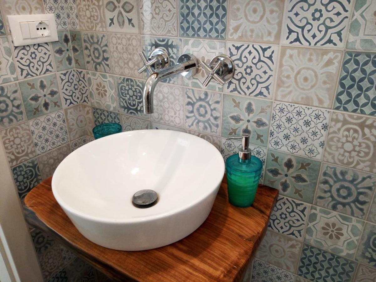 לינה וארוחת בוקר קסטריניאנו דל קאפו Cortile Calinea מראה חיצוני תמונה