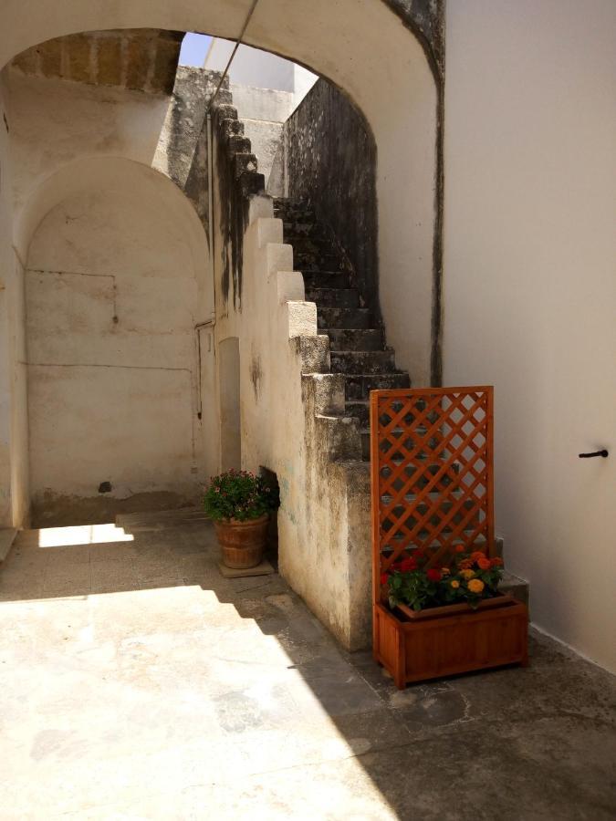 לינה וארוחת בוקר קסטריניאנו דל קאפו Cortile Calinea מראה חיצוני תמונה