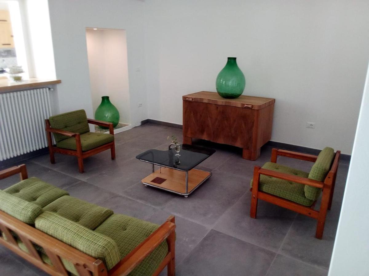 לינה וארוחת בוקר קסטריניאנו דל קאפו Cortile Calinea מראה חיצוני תמונה