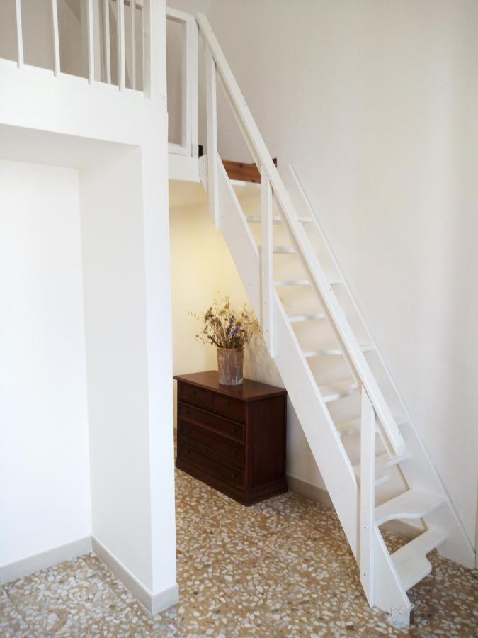 לינה וארוחת בוקר קסטריניאנו דל קאפו Cortile Calinea מראה חיצוני תמונה