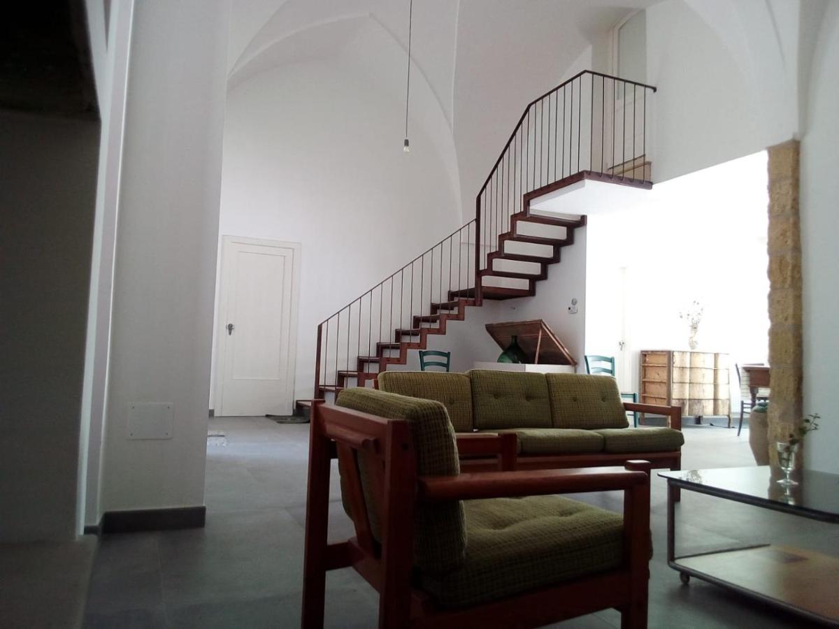 לינה וארוחת בוקר קסטריניאנו דל קאפו Cortile Calinea מראה חיצוני תמונה