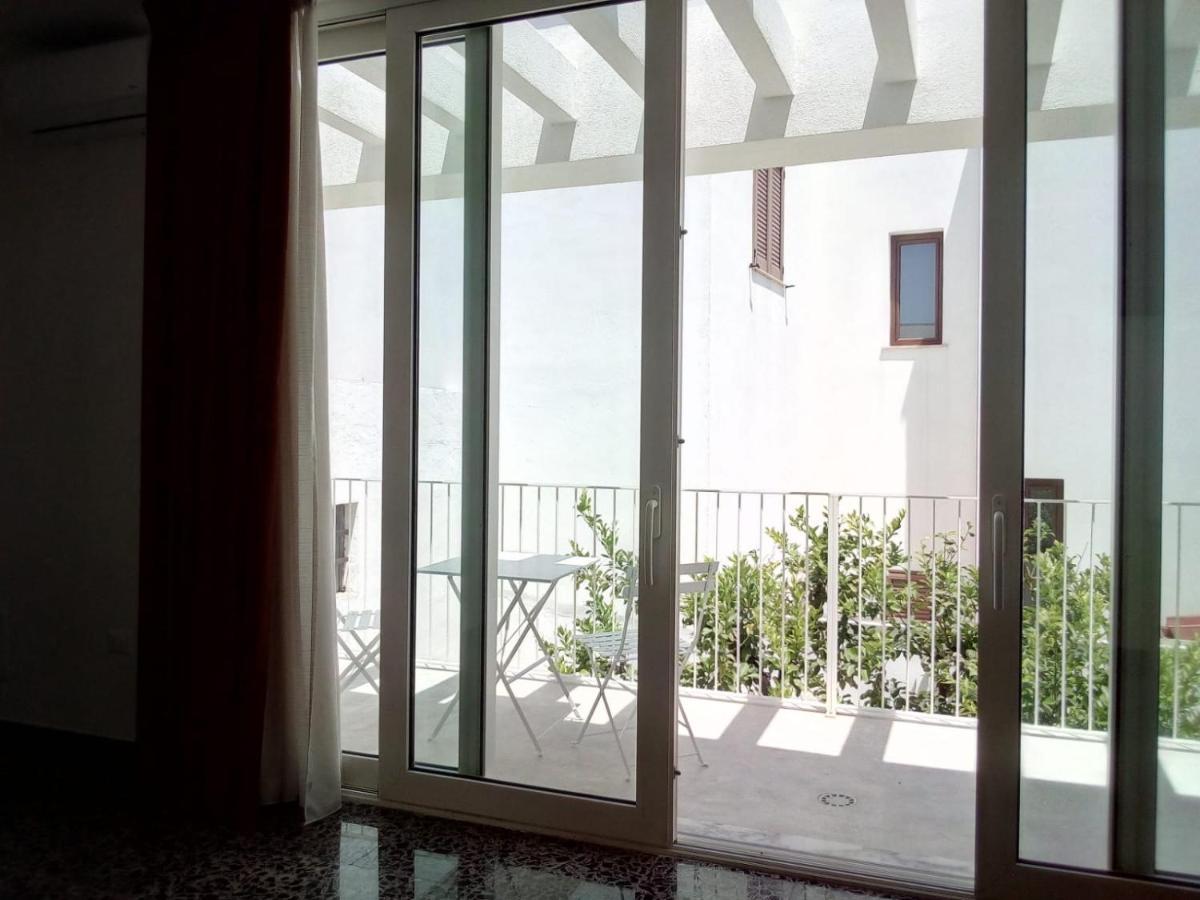 לינה וארוחת בוקר קסטריניאנו דל קאפו Cortile Calinea מראה חיצוני תמונה