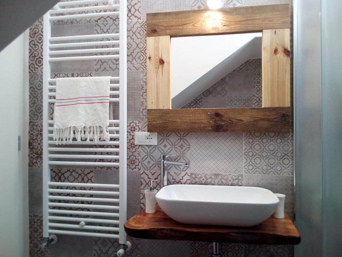 לינה וארוחת בוקר קסטריניאנו דל קאפו Cortile Calinea מראה חיצוני תמונה