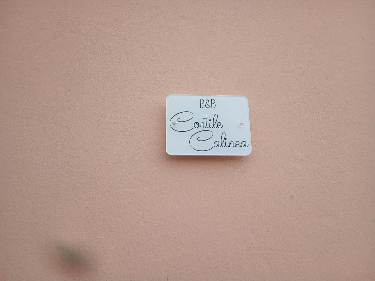 לינה וארוחת בוקר קסטריניאנו דל קאפו Cortile Calinea מראה חיצוני תמונה