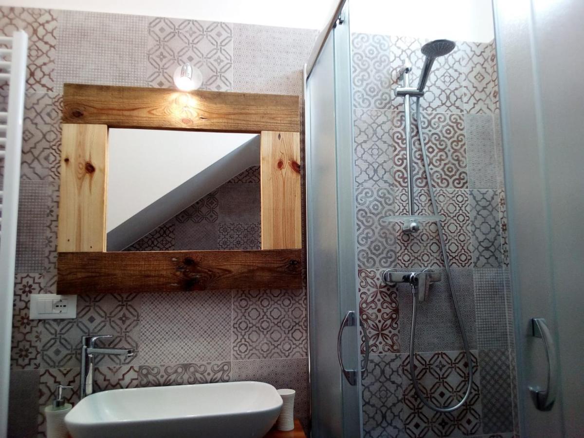 לינה וארוחת בוקר קסטריניאנו דל קאפו Cortile Calinea מראה חיצוני תמונה