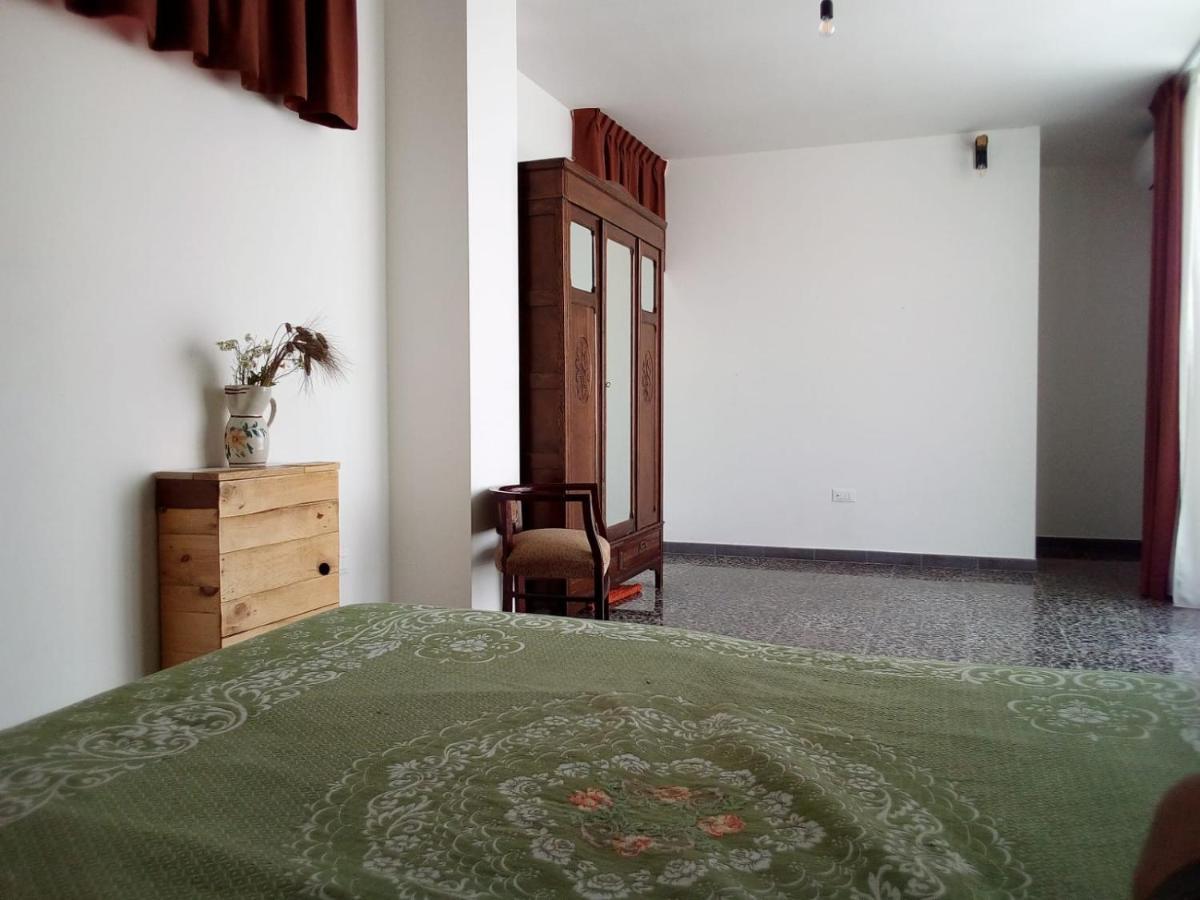 לינה וארוחת בוקר קסטריניאנו דל קאפו Cortile Calinea מראה חיצוני תמונה